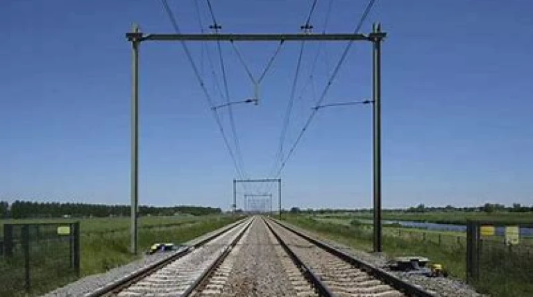 agra-metros.webp