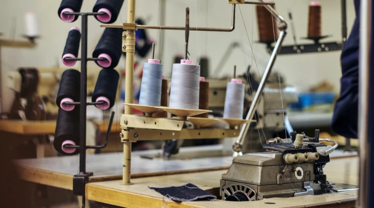 close-up-image-lot-coils-with-threads-sewing-workshop.webp