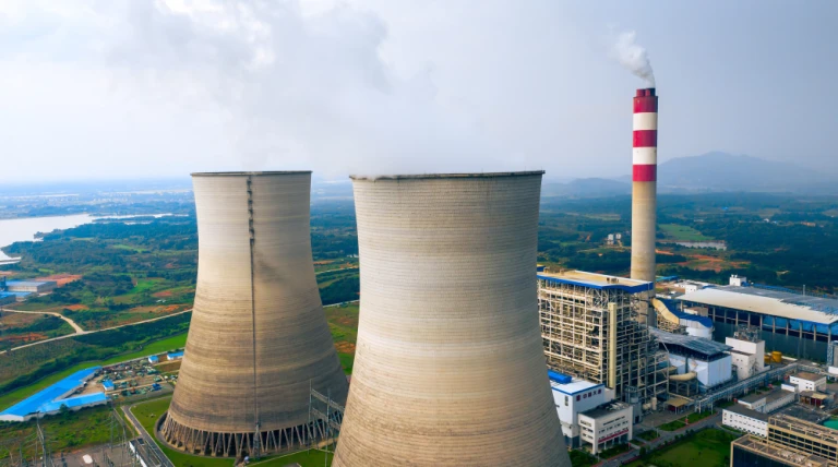 coal-fired-power-station-with-cooling-towers-releasing-steam-into-atmosphere.webp