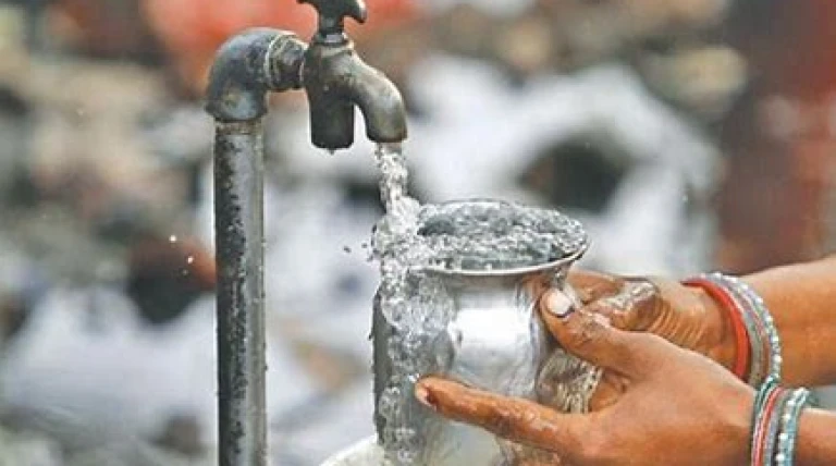 drinking-water-f4jxn-qyea4.webp