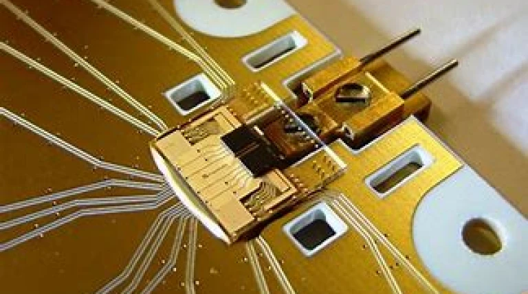 izmo-microsystems-partners-with-iit-madras-for-advanced-photonic-chip-packaging.webp
