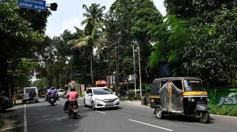 land-acquisition-underway-for-tripunithura-poothotta-road-widening-in-kochi.webp