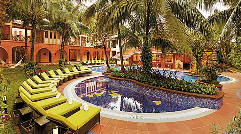 lemon-tree-amarante-beach-resort-pool-w950h500-83b2ff.webp