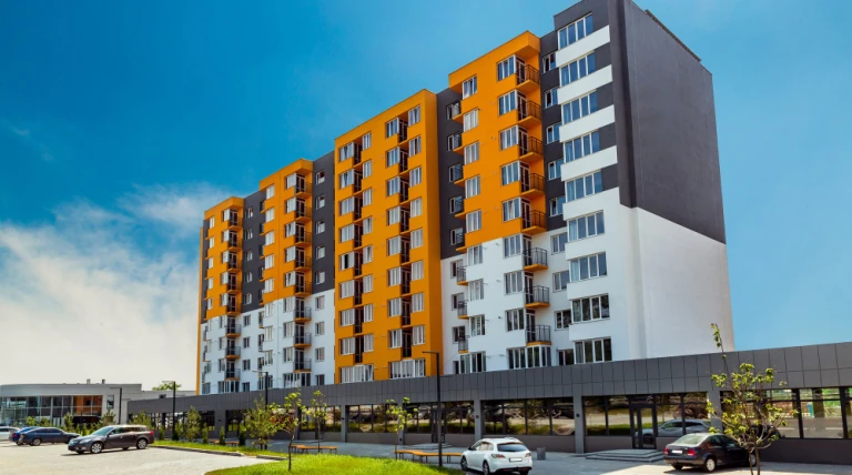 new-block-modern-apartments-with-balconies-blue-sky-background-roloz-y05aa.webp
