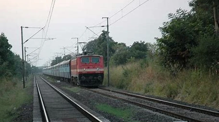 new-fourth-rail-line-between-karjat-and-panvel-to-boost-mmr-connectivity.webp