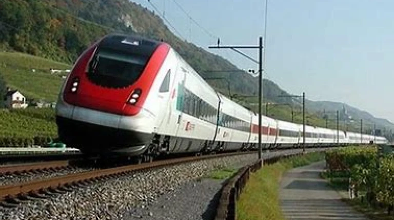 pune-nashik-semi-high-speed-rail.webp