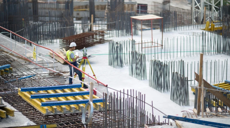 scaffolding-and-suttering-industrial.webp
