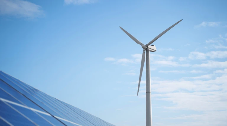 solar-pannels-wind-power-plant-arrangement-6c0bf-5zefd.webp
