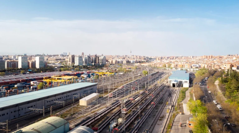 trains-railways-aerial-view-jegei-lp3y9.webp